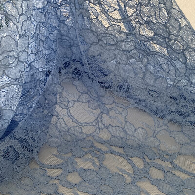Tissu dentelle extensible bleu clair