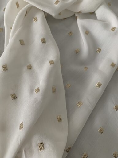 Tissu voile de viscose broderie or – Image 2