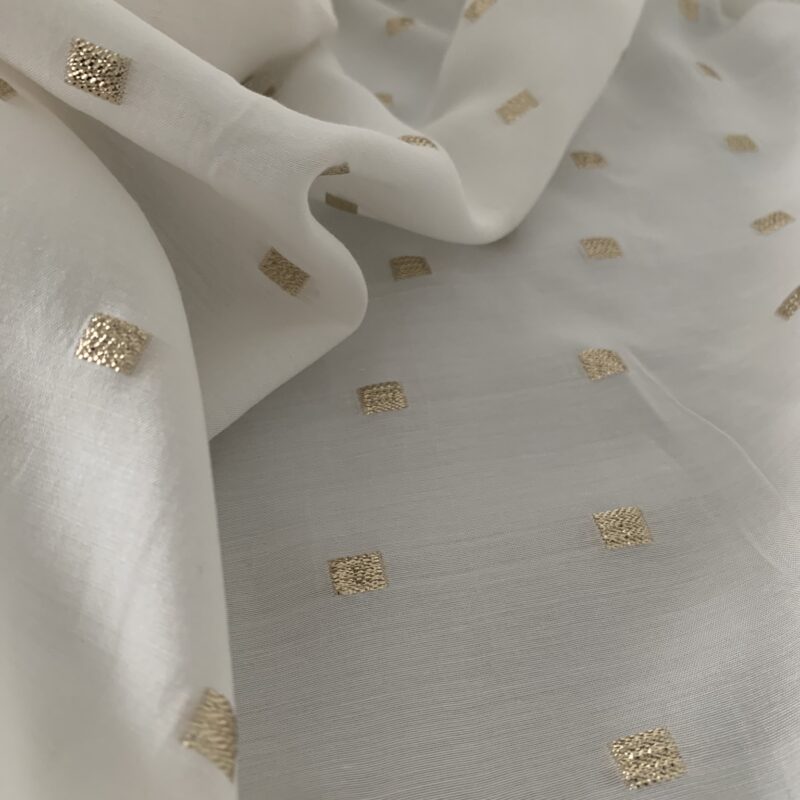 Tissu voile de viscose broderie or