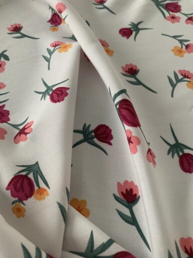 Tissu viscose blanc motifs tulipes – Image 4