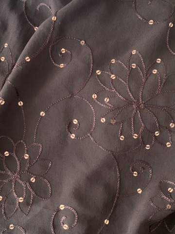 Tissu voile polyester sequins marron – Image 3