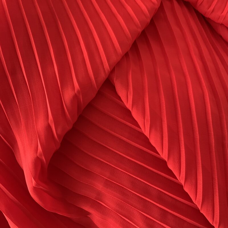 Tissu voile polyester plissé rouge