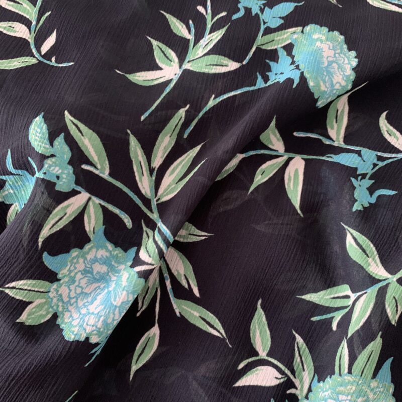 Tissu voile polyester crépon fleurs bleues
