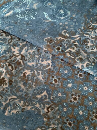 Tissu voile polyester bleu et gris – Image 2