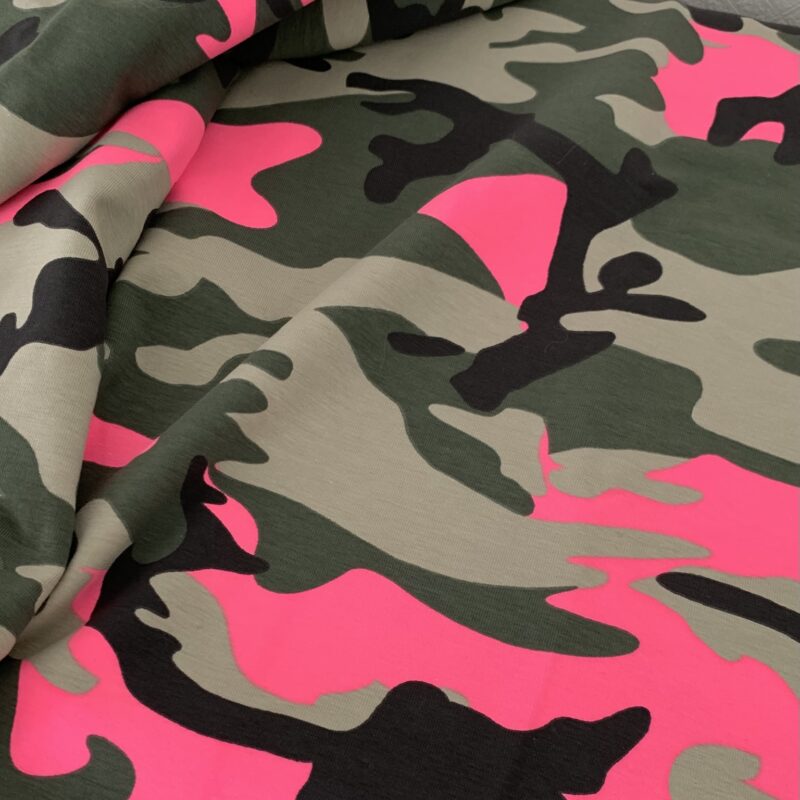 Tissu jersey de coton camouflage rose