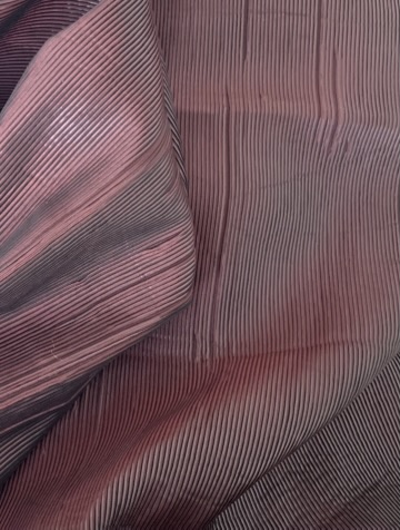 Tissu plissé élasthanne bordeaux – Image 3