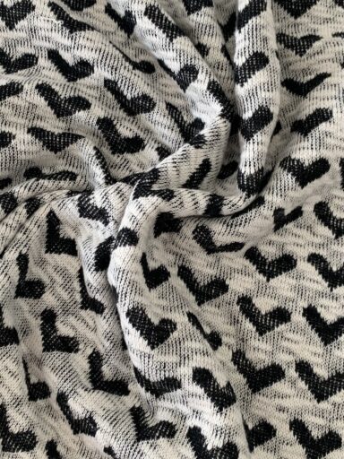 Tissu maille coeur noir et blanc
