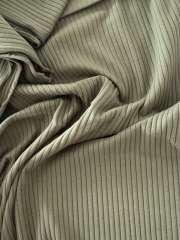 Tissu jersey de coton côtelé kaki – Image 3