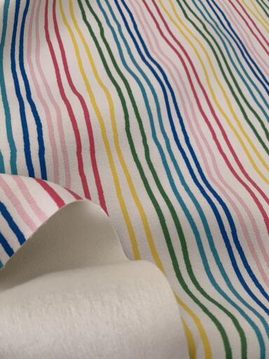 Tissu simili cuir souple imprimé rayures dansantes – Image 3