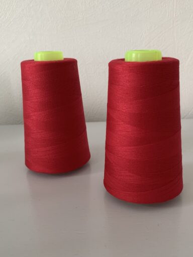 Cône de fil à coudre 2743m rouge cerise 100% polyester – Image 3