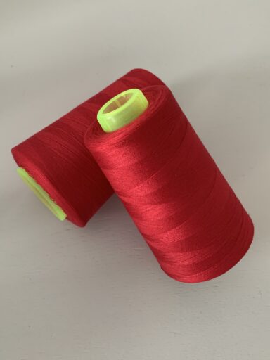 Cône de fil à coudre 2743m rouge cerise 100% polyester – Image 2
