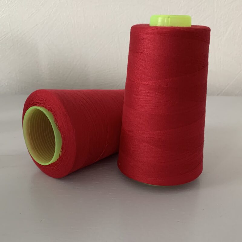 Cône de fil à coudre 2743m rouge cerise 100% polyester