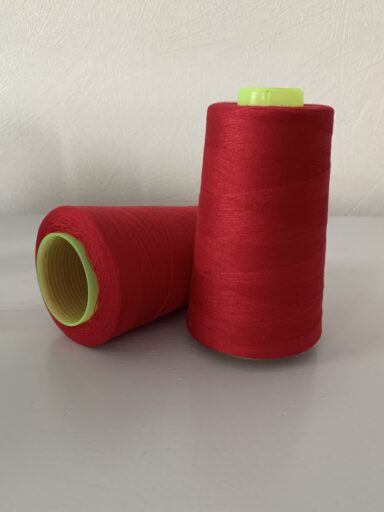 Cône de fil à coudre 2743m rouge cerise 100% polyester