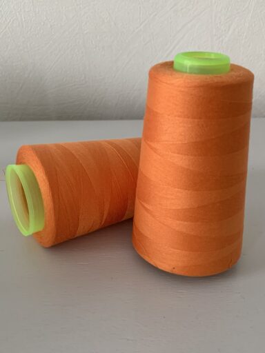 Cône de fil à coudre 2743m orange 100% polyester