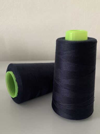 Cône de fil à coudre 2743m marine 100% polyester
