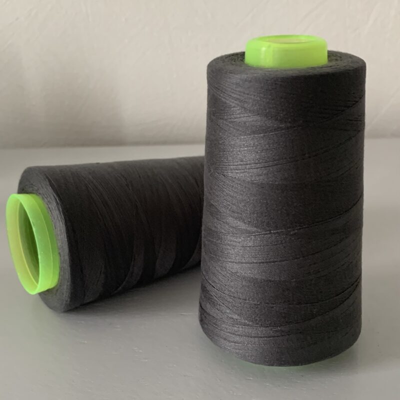 Cône de fil à coudre 2743m gris foncé 100% polyester