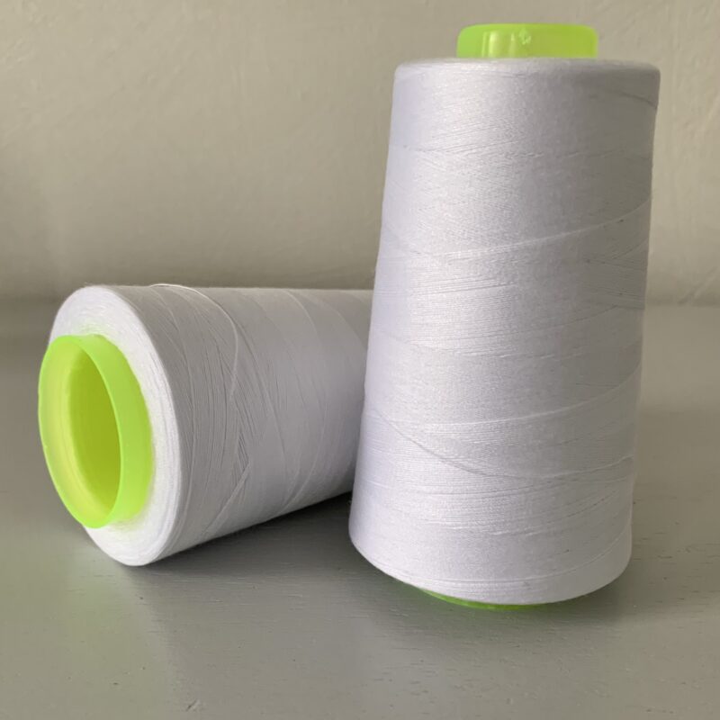 Cône de fil à coudre 2743m blanc 100% polyester