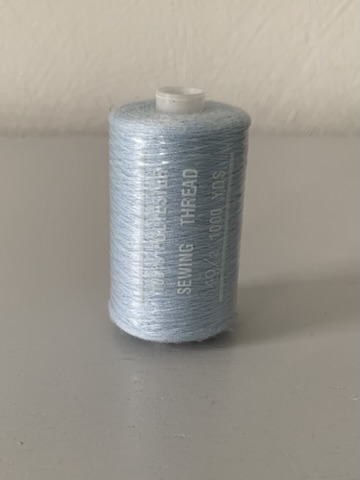 Bobine fil à coudre 914m polyester bleu clair