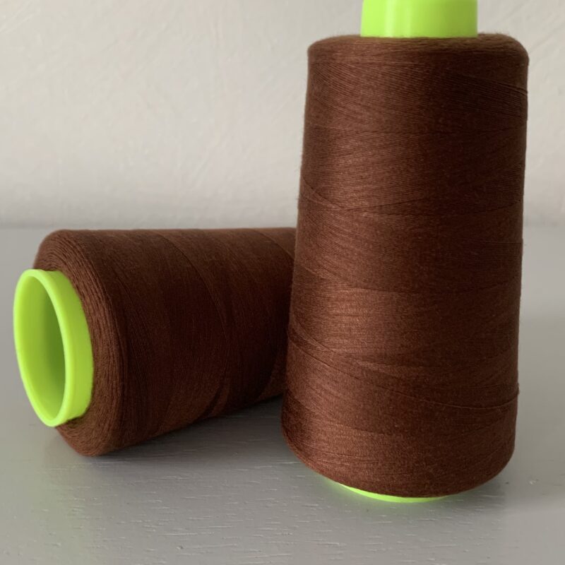 Cône de fil à coudre 2743m havane 100% polyester