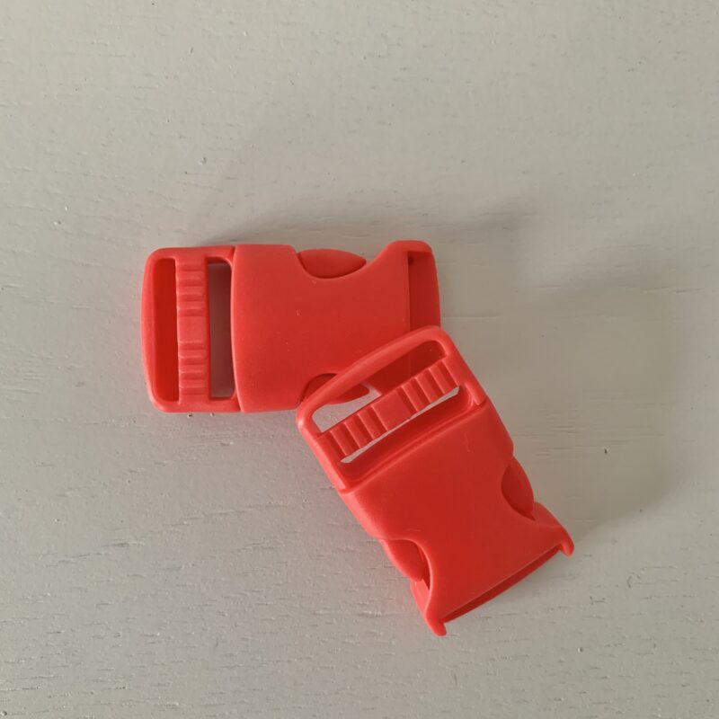 Boucle à coulisse plastique rouge 25mm