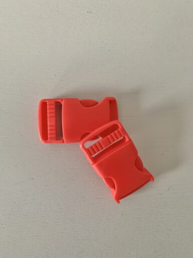 Boucle à coulisse plastique rouge 25mm