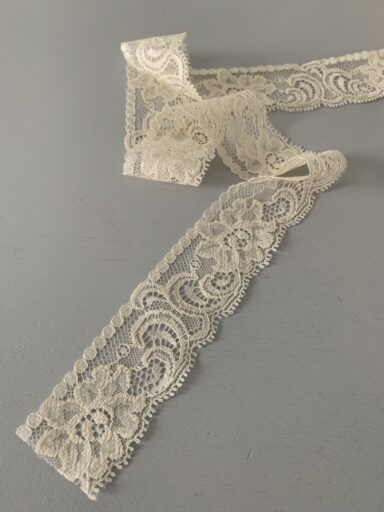 Dentelle polyester coloris champagne 35mm