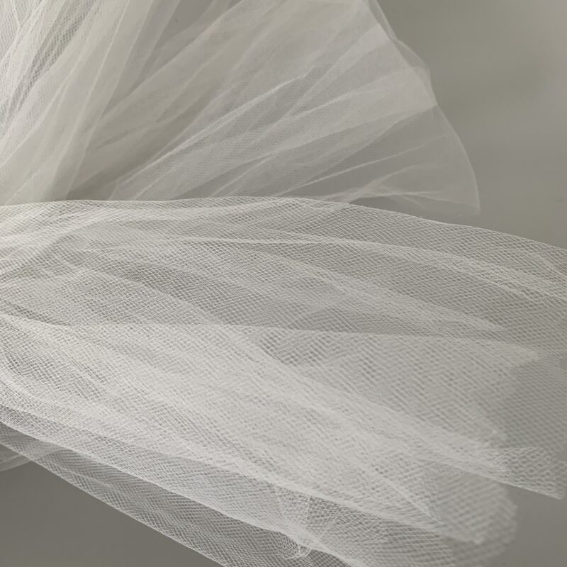 Tissu tulle aérien blanc
