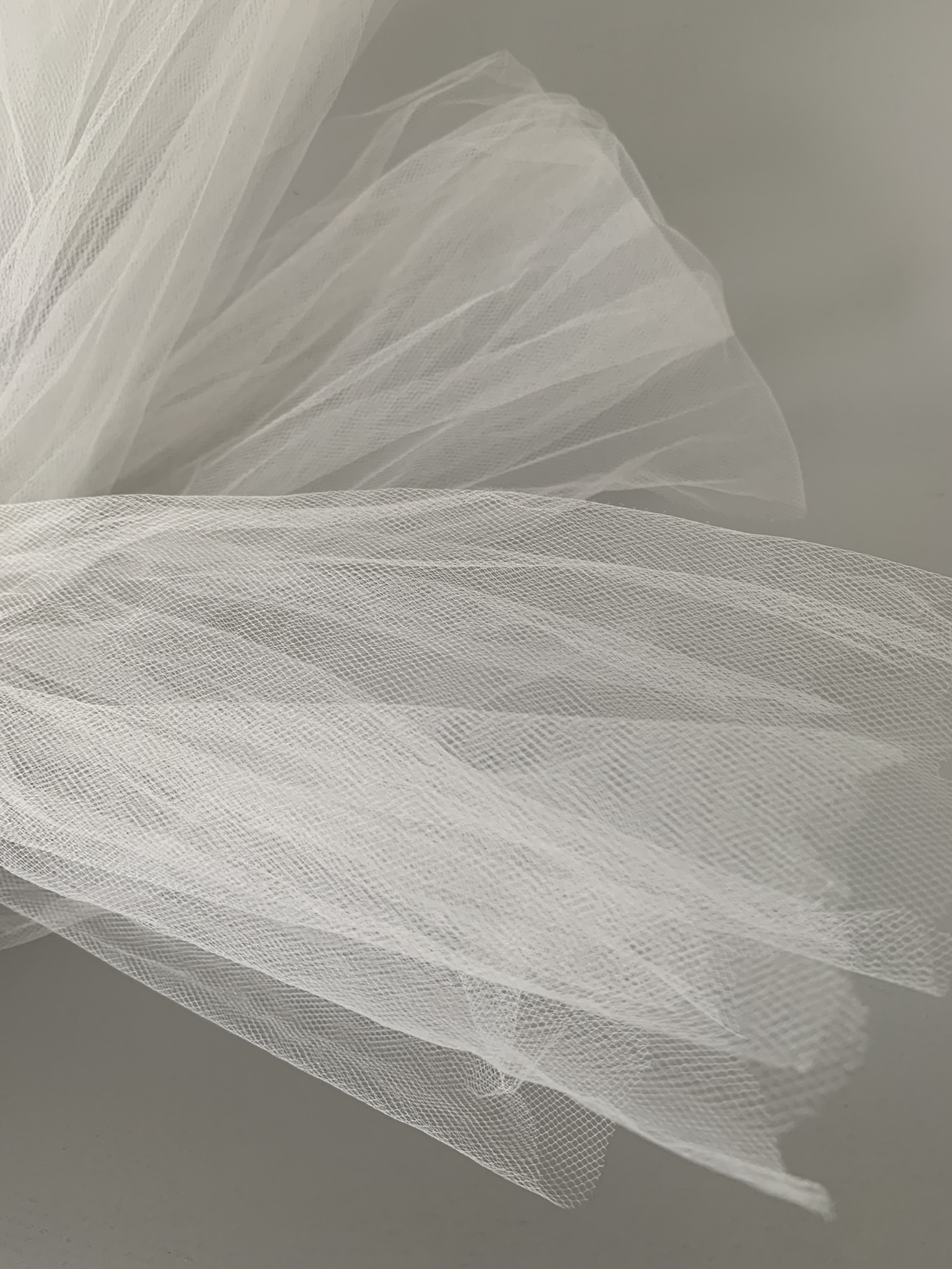 Tissu tulle aérien blanc