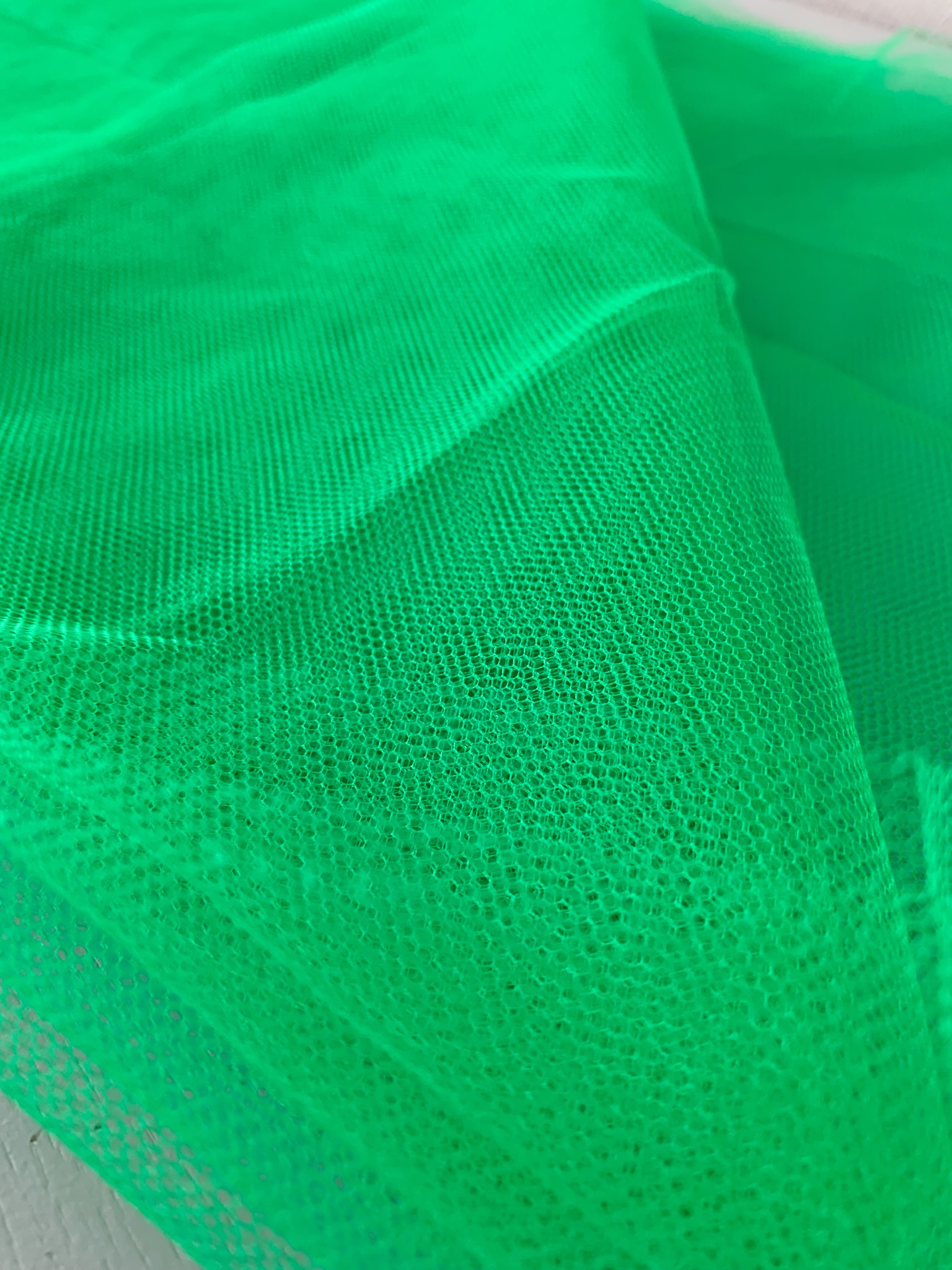Tissu tulle vert pomme – Image 3