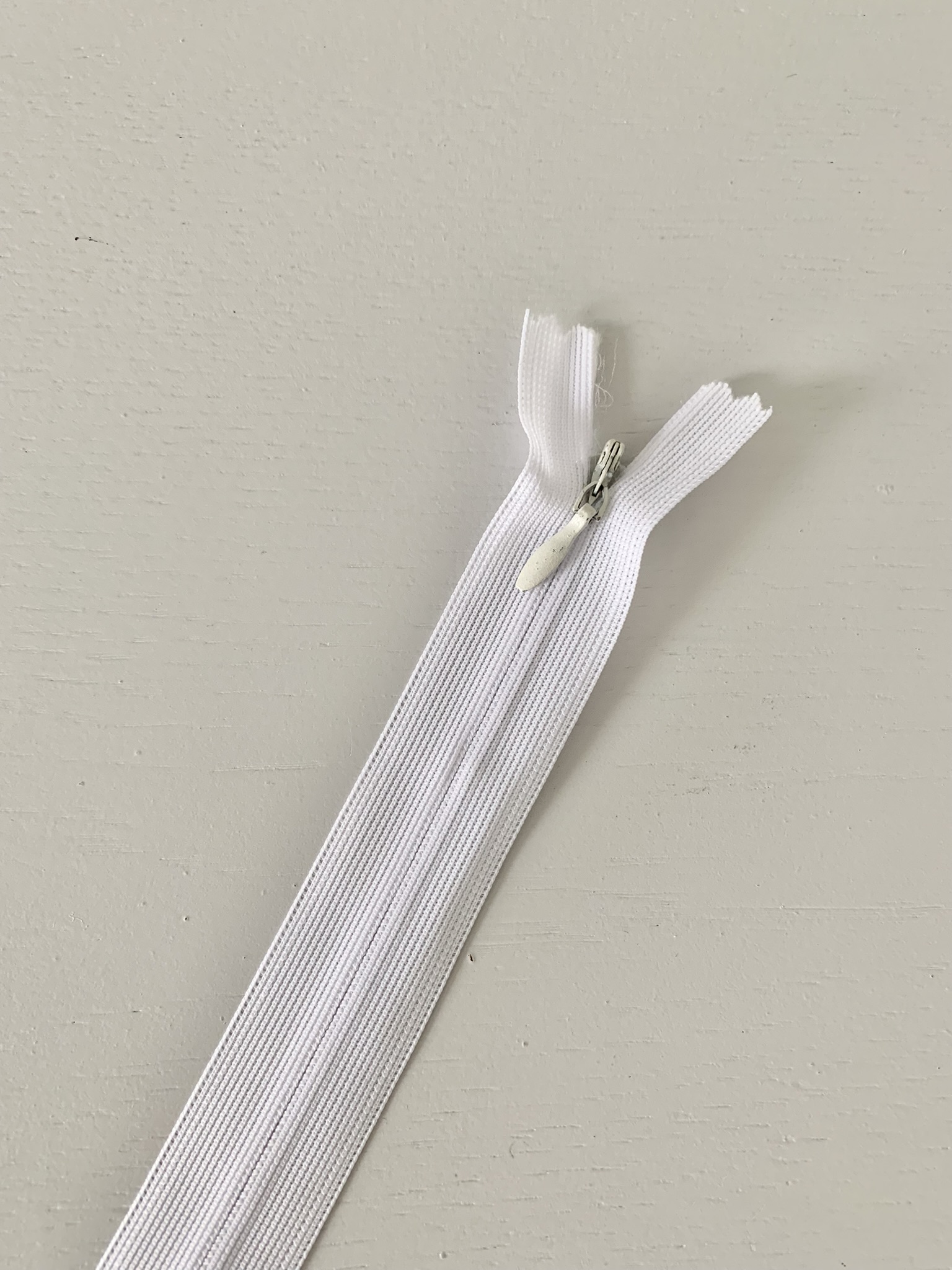 Fermeture à glissière invisible blanche 24 cm – Image 3