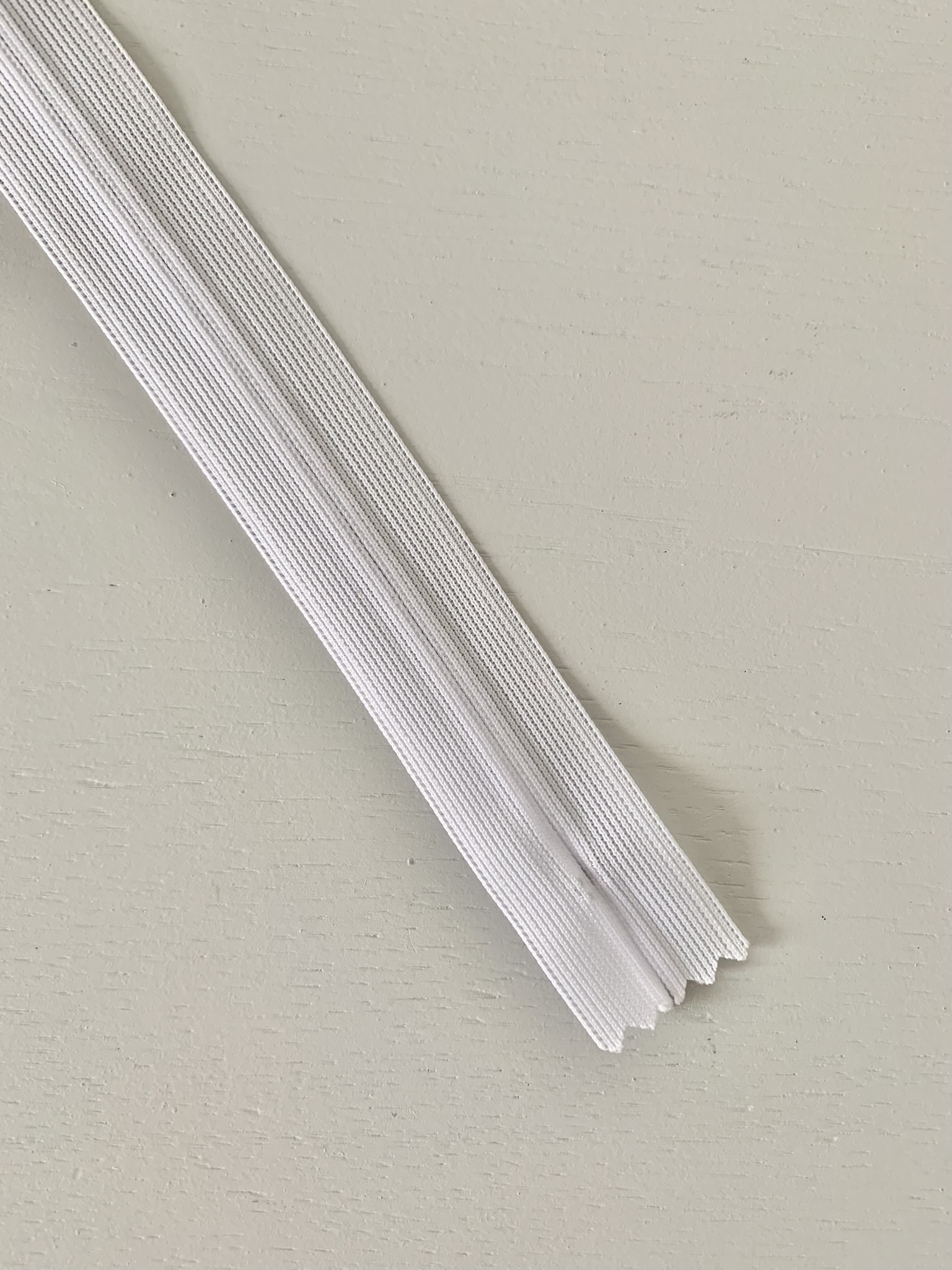 Fermeture à glissière invisible blanche 24 cm – Image 2