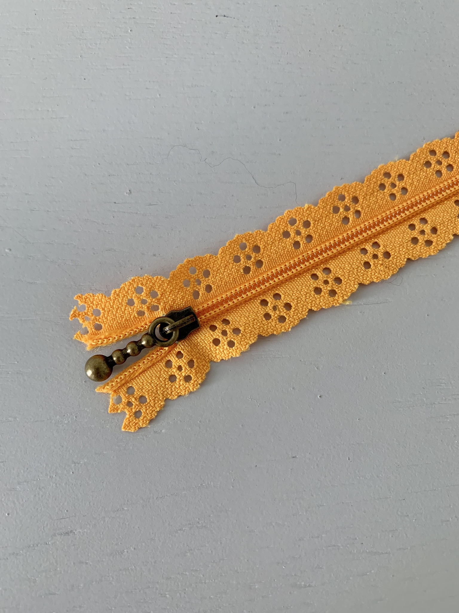 Fermeture à glissière fantaisie dentelle orange 20cm