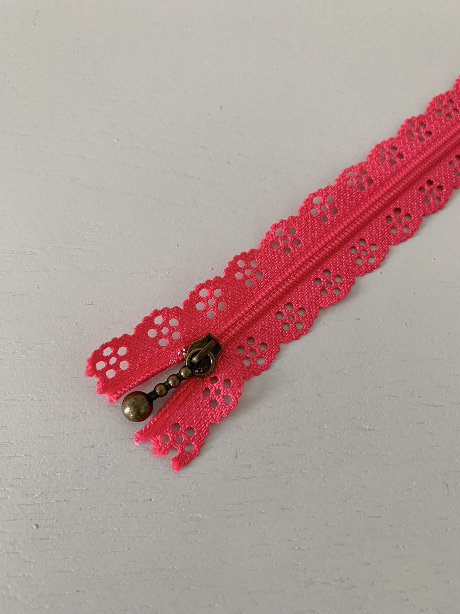 Fermeture à glissière fantaisie dentelle rose 25cm