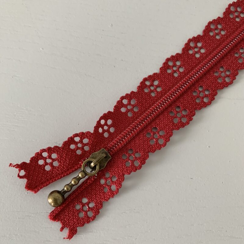 Fermeture à glissière fantaisie dentelle rouge 25cm