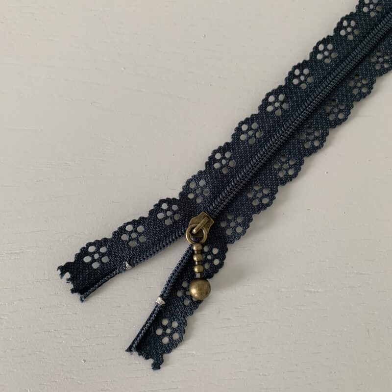 Fermeture à glissière fantaisie dentelle marine 25cm