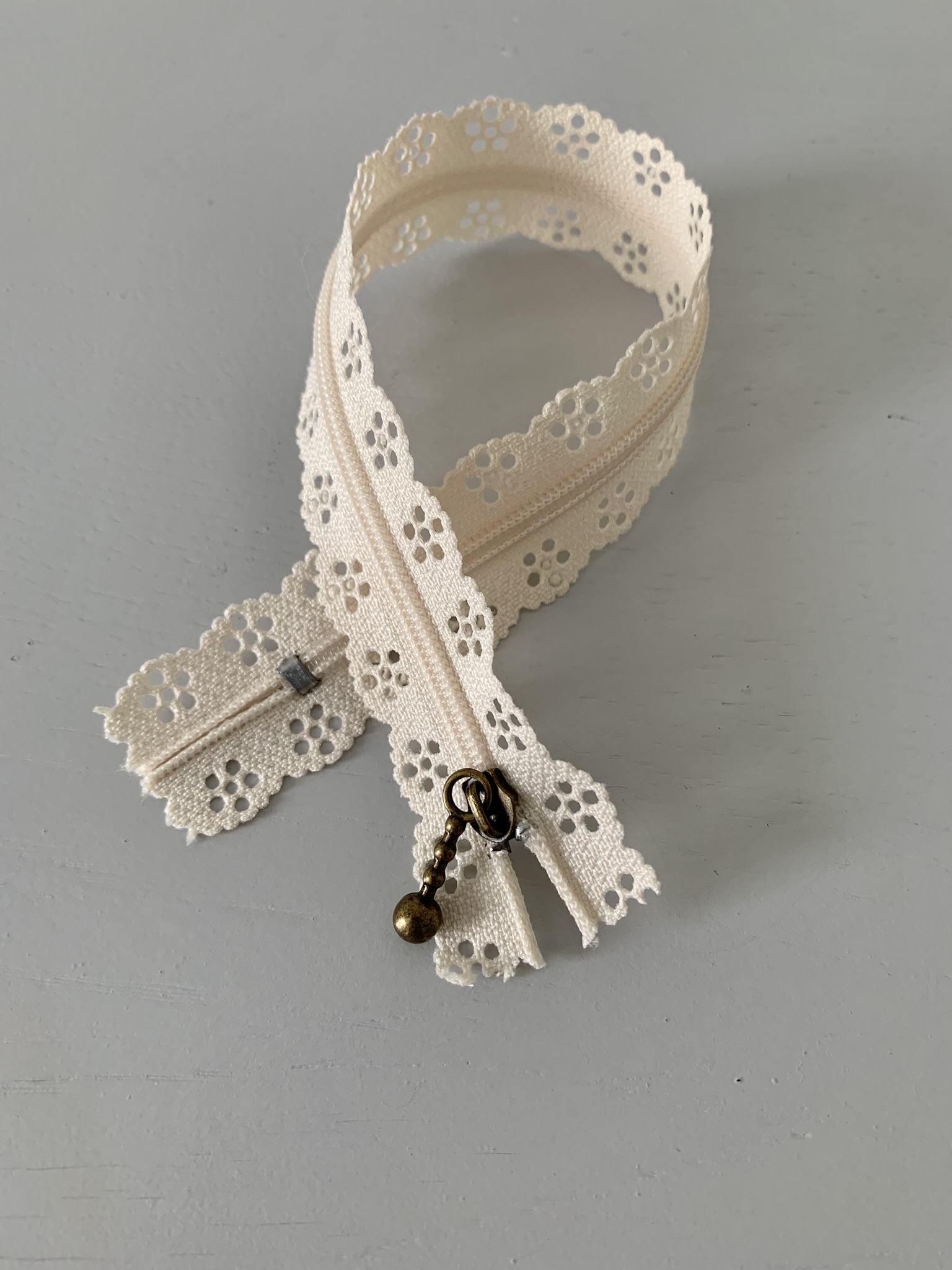Fermeture à glissière fantaisie dentelle ivoire 25cm – Image 2