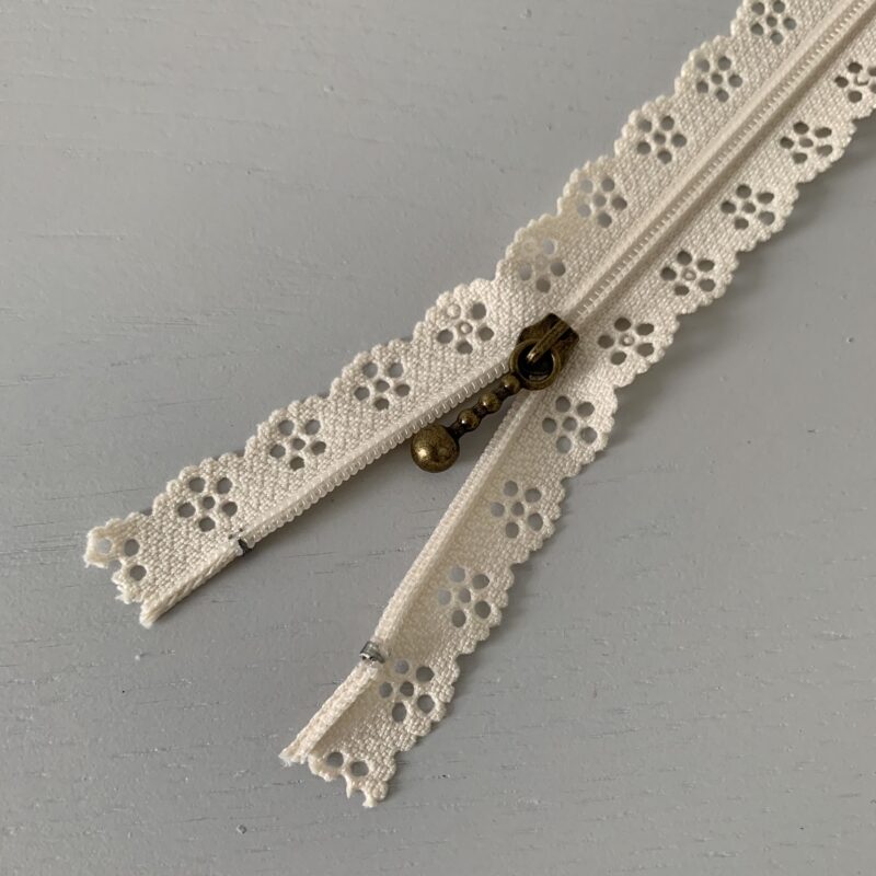 Fermeture à glissière fantaisie dentelle ivoire 25cm