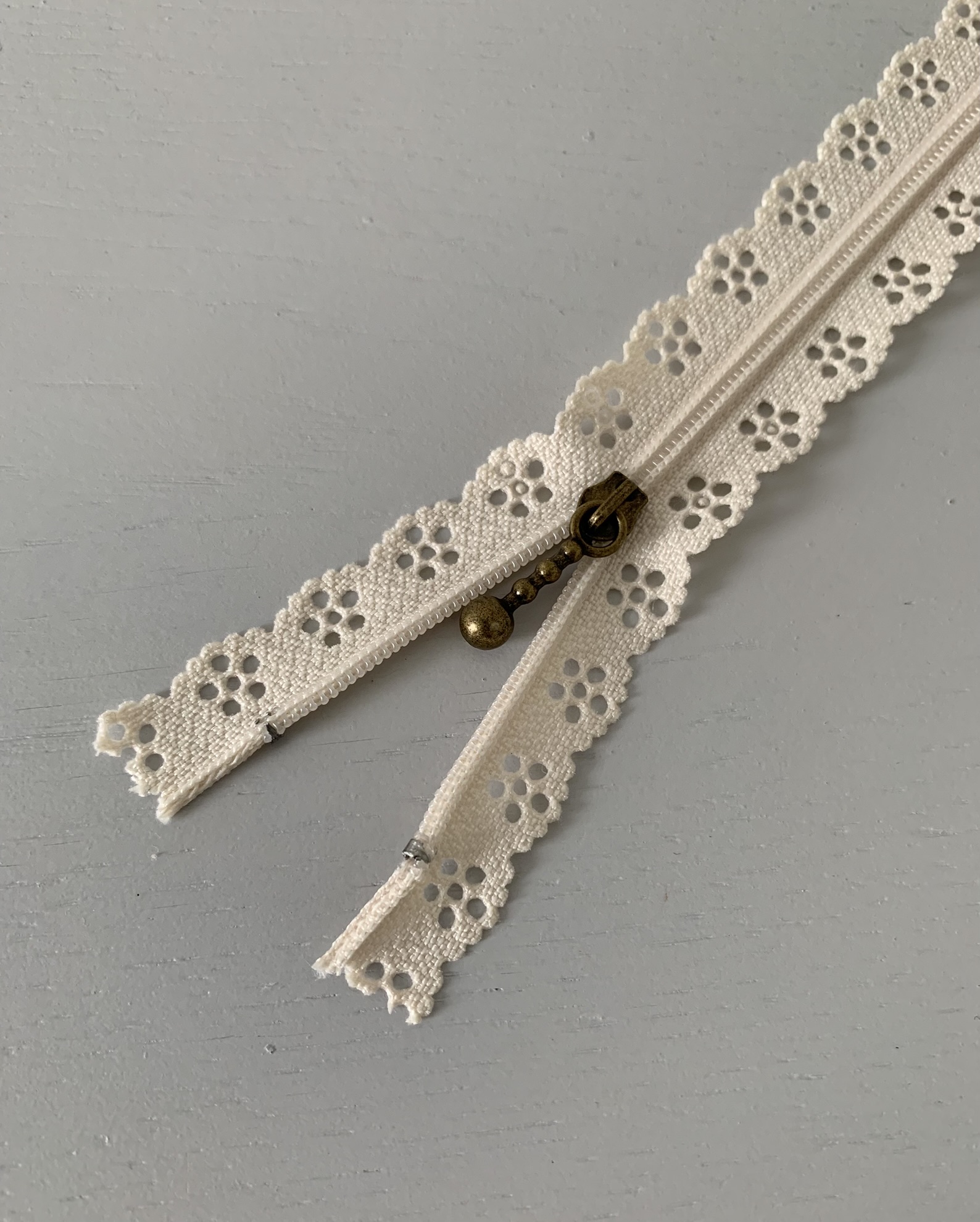 Fermeture à glissière fantaisie dentelle ivoire 25cm