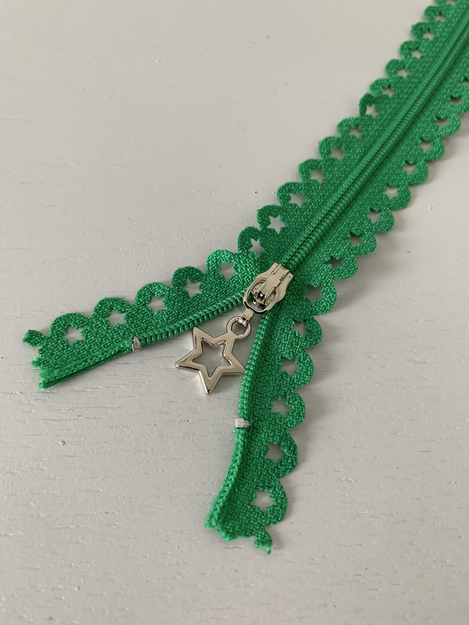 Fermeture à glissière fantaisie étoile verte 24cm