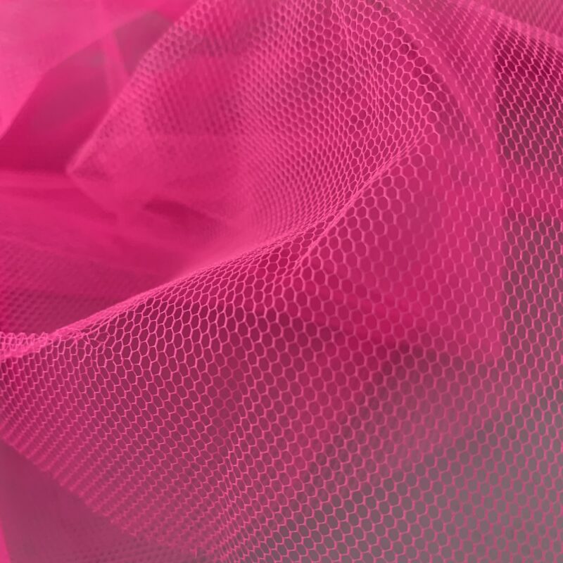 Tissu tulle rose vif