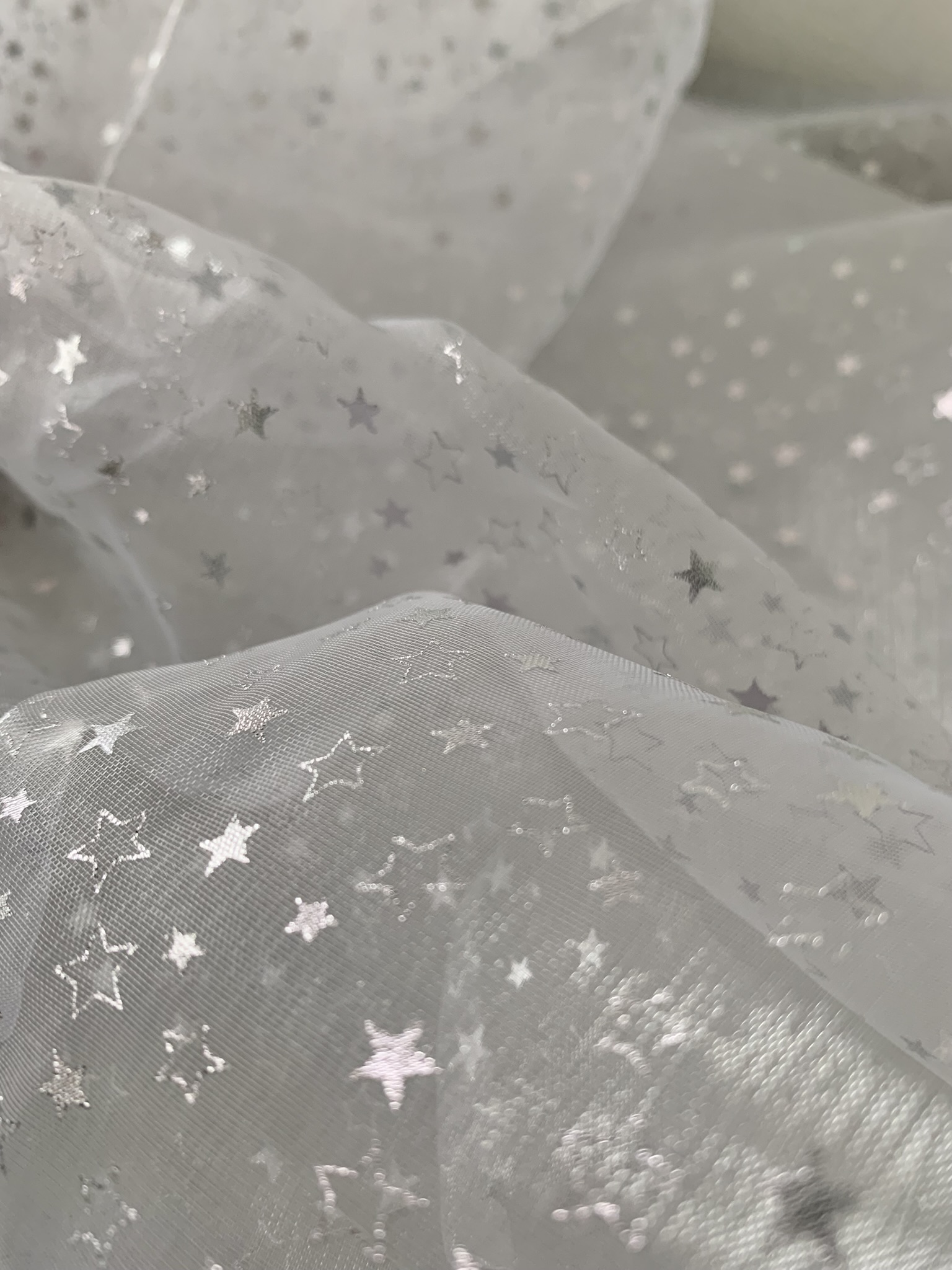 Tissu voile transparent étoiles argentées