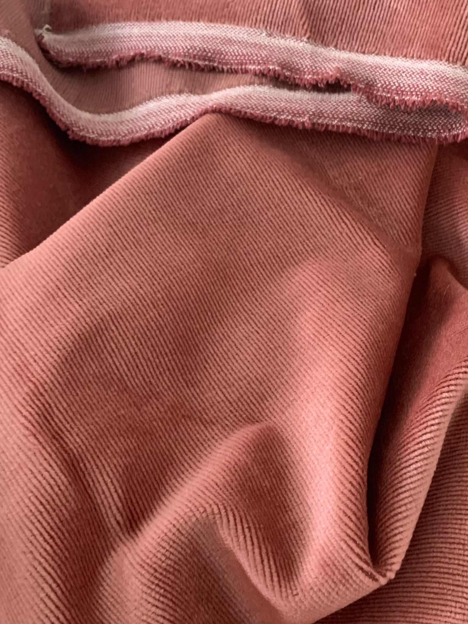 Tissu velours ameublement vieux rose – Image 3
