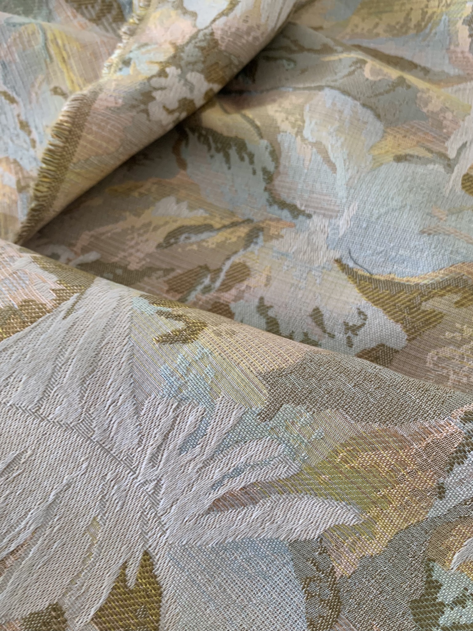 Tissu jacquard souple motifs floraux – Image 3