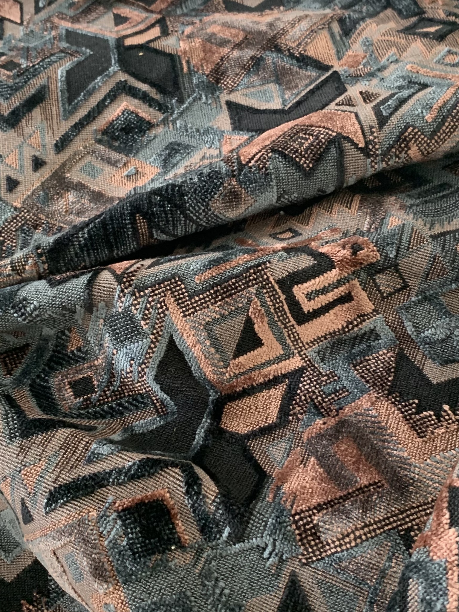 Tissu velours ameublement motifs géométriques