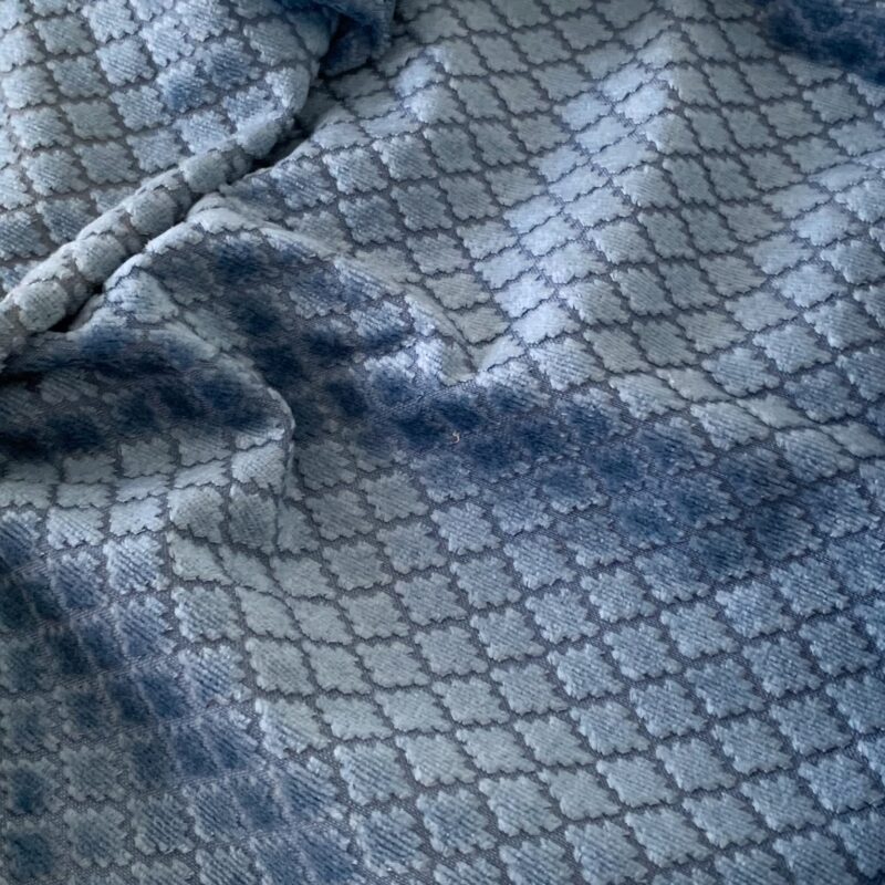 Tissu velours ameublement bleu relief
