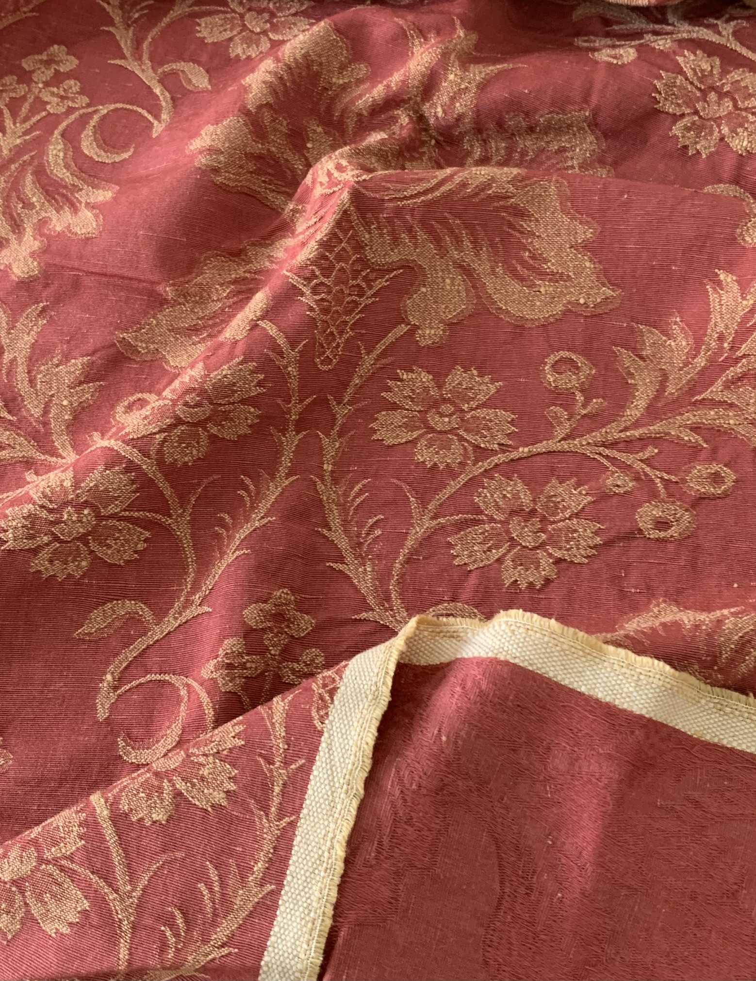 Tissu jacquard souple motifs fleuris baroques – Image 2