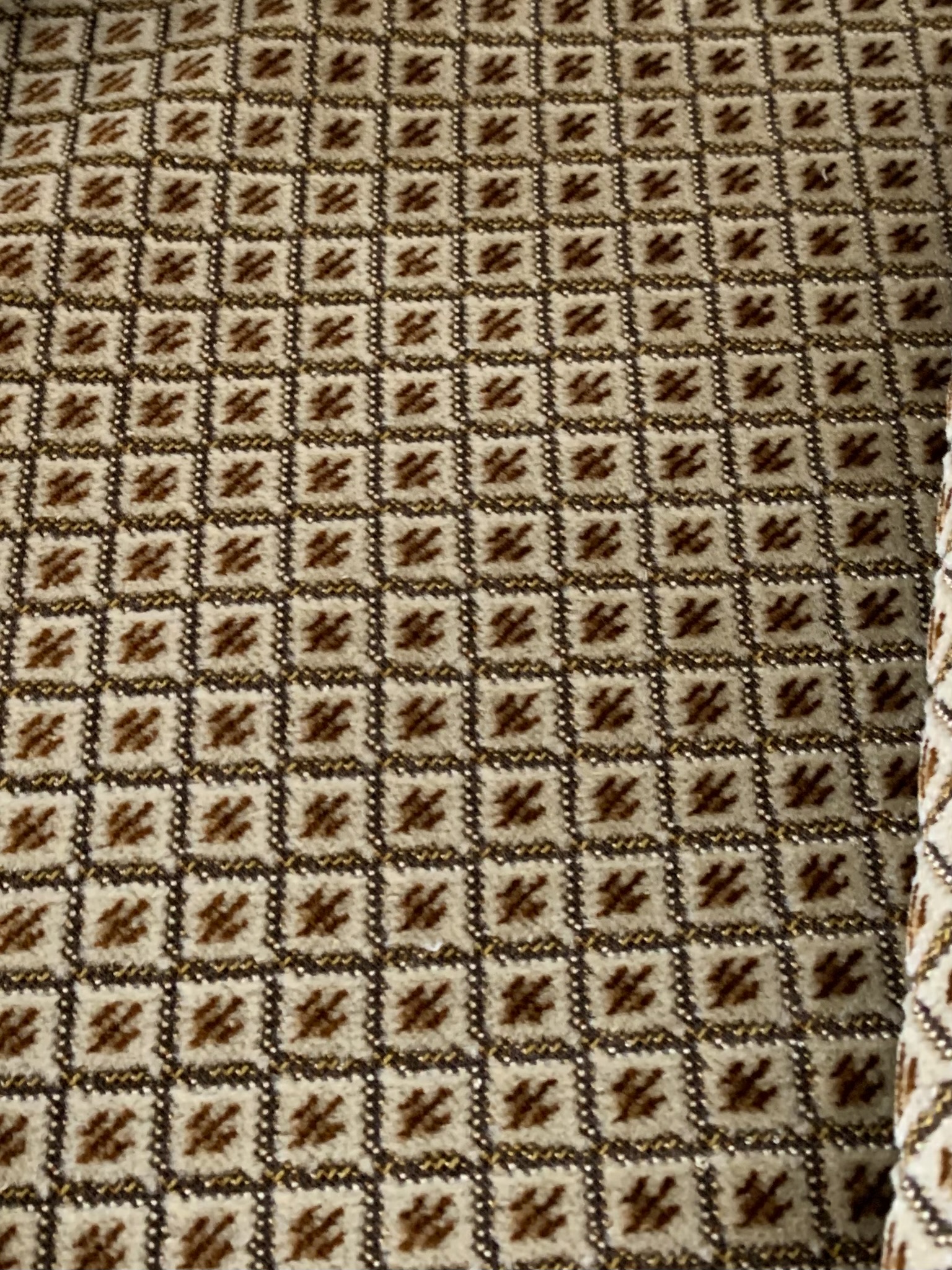 Tissu tapissier losanges beige velours – Image 3