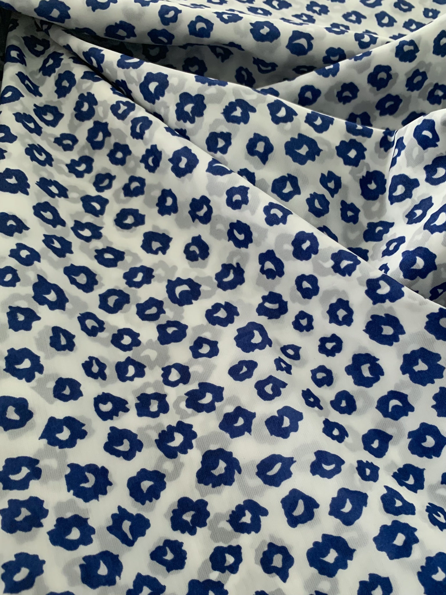 Tissu doublure polyester tacheté bleu – Image 4
