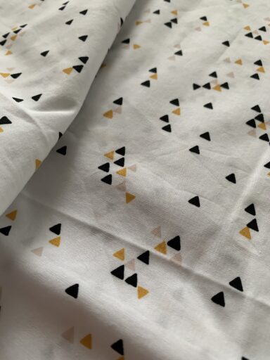 Tissu coton motifs triangles moutarde – Image 4