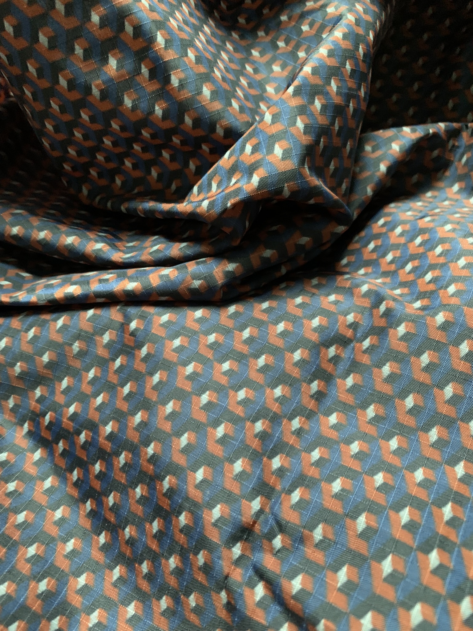 Tissu doublure motif cubes